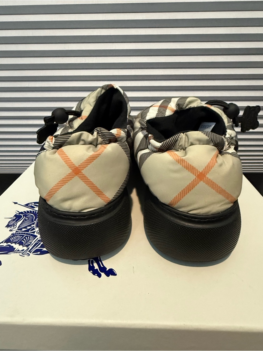 💯% AUTHENTIC BURBERRY SHOES - Picture 7 of 12
